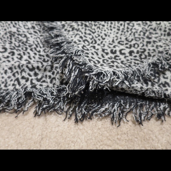 Leopard Print Winter Scarf - Picture 7 of 8